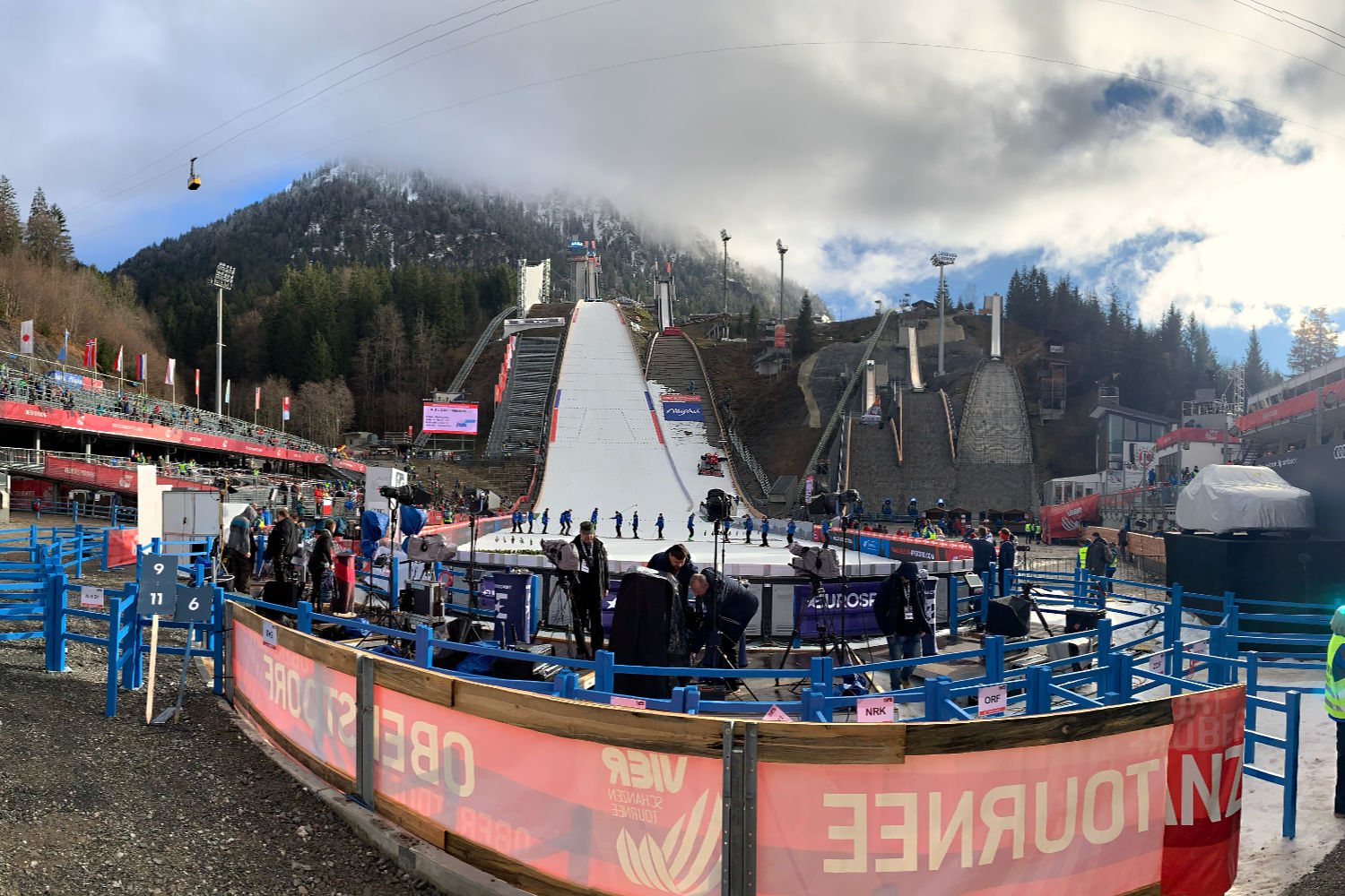 LIVE VierschanzentourneeAuftakt in Oberstdorf