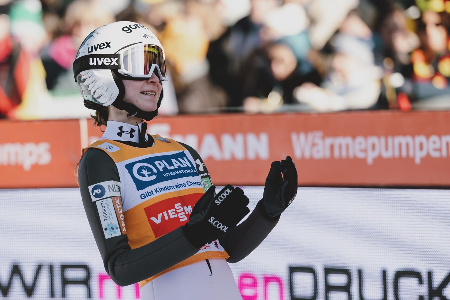 Nika-Prevc-gewinnt-Qualifikation-beim-Heim-Weltcup-in-Ljubno-Katharina-Schmid-und-Selina-Freitag-stark